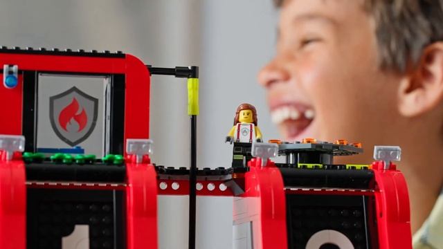 LEGO: Пожарная часть с пожарной машиной смотреть онлайн