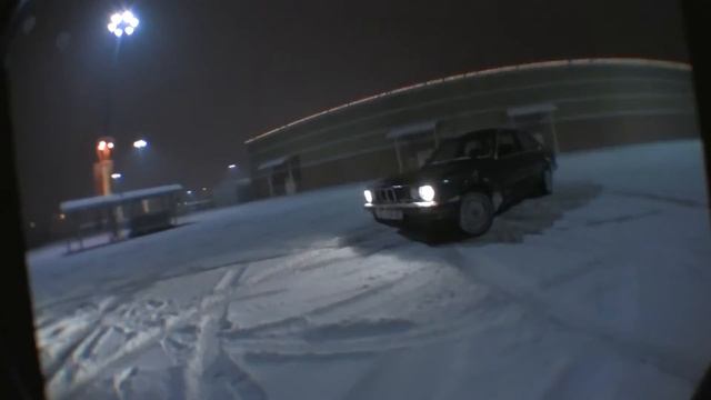 BMW E30 320i Snow Drift