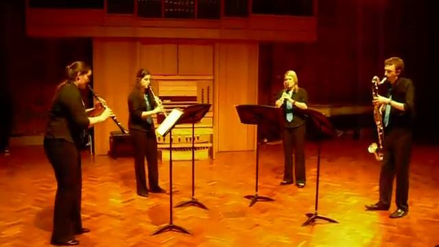 Clarivaka perform Uhl's Divertimento (mvt 1 &2) смотреть онлайн