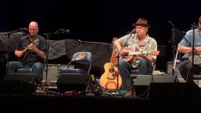 Jeff Daniels and Ben Daniels Band - Last Train To Clarksville смотреть онлайн