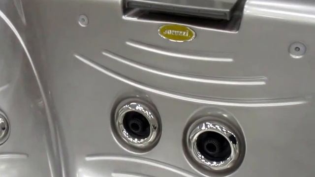 Jacuzzi® Hot Tub J245™ and J245IP™ смотреть онлайн