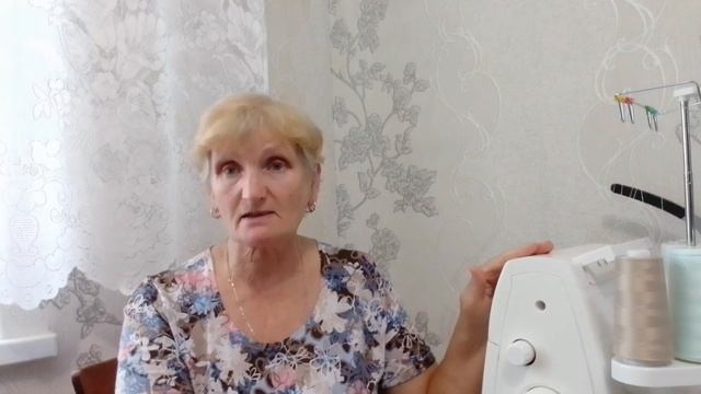 Сшила костюм из легкого трикотажа и брюки.