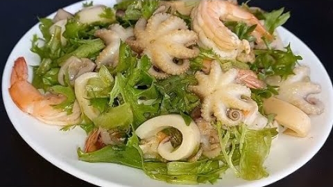 САЛАТ из МОРЕПРОДУКТОВ / Салат ,,морской коктейль,, / Рецепт заправки смотреть онлайн
