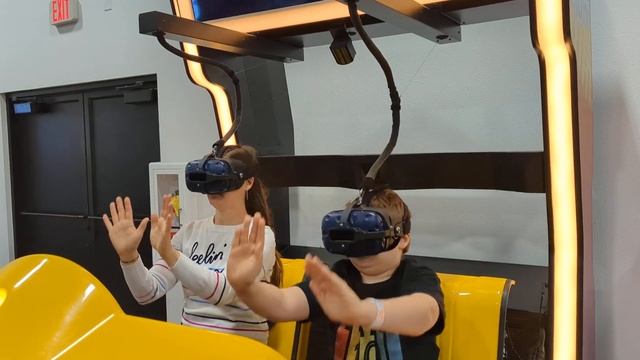 Virtual Reality with my Mom at Spartan Adventure Park смотреть онлайн