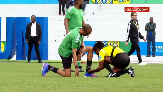 Video of referee Salima assisting President Kagame to tie his boot laces goes viral смотреть онлайн