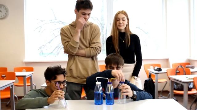 Инженерная неделя в ОЧСШ "Гармония". Модель работы правой стороны сердца. смотреть онлайн