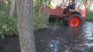 Трактор Т16 по воде