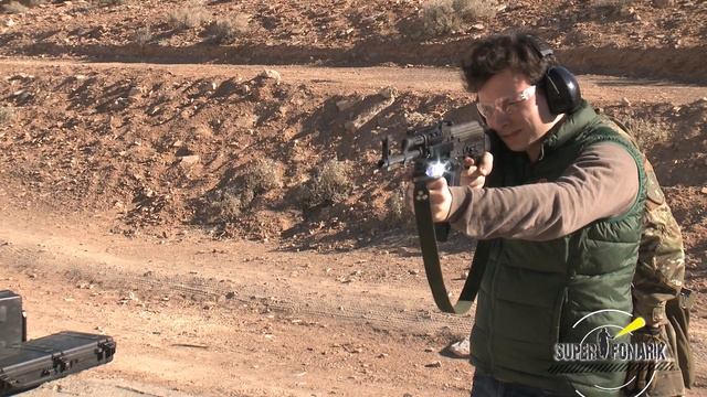 Тактический фонарь EagleTac G25C2 на АК47, Benelli и пулемете 50 калибра смотреть онлайн