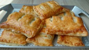 Слойки из слоеного теста с творогом и зеленью-быстро, просто и вкусно!