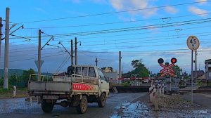RailWay. Russian Railroad Crossing Intercity EMU Train ED9M/Железнодорожный переезд. Электричка ЭД9