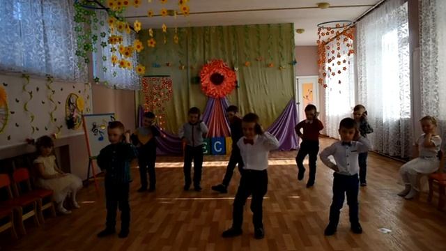 Бомбезний танок хлопчиків з телефонами смотреть онлайн