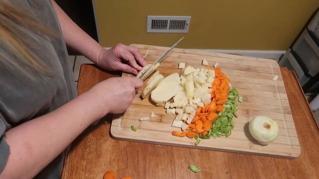 Feeding My Family Delicious Food On A Tight Budget // What We Ate Today смотреть онлайн