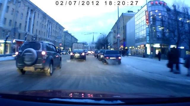 Снес дверь таксисту.avi смотреть онлайн