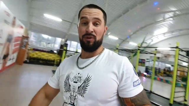 ТРЕНИРОВКА НА ОТДЫХ, БРУСЬЯ 100 НА РАЗ, ВЗРЫВНЫЕ ОТЖИМАНИЯ смотреть онлайн