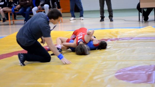 Lupte o mica prezentare смотреть онлайн