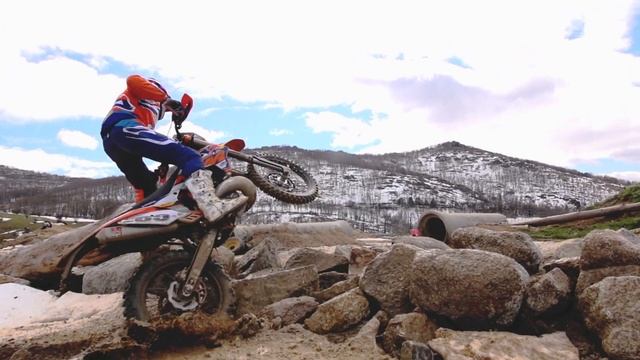 Red Bull || Getting to grips with Alfredo Gomez || Hard Enduro смотреть онлайн