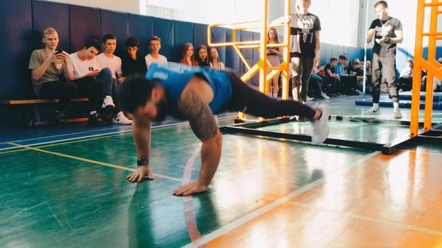 МАСТЕР КЛАСС В ГИМНАЗИИ | ВОРКАУТ ТЮМЕНЬ смотреть онлайн