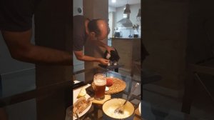 Позови кота с собой 😻 он придет сквозь злые ночи.