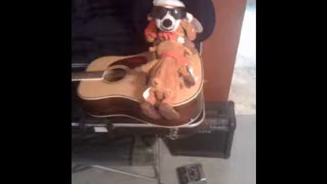 Chris McCandless "In Between" смотреть онлайн