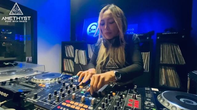 Tasha_ibiza (T.A.S.H.A) live at Pure Ibiza Radio studio May 2023 and Xavi Emparan was the HOST! смотреть онлайн