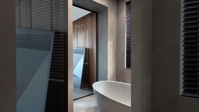 Стеклянная перегородка между ванной и гостиной. Как Вам? смотреть онлайн
