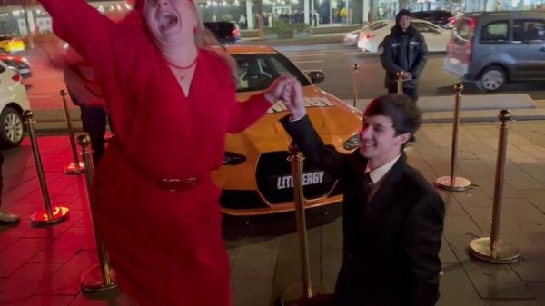 GEOVAXUE МНЕ 22 ЕЙ 62 СДЕЛАЛ ПРЕДЛОЖЕНИЕ РОЗЕ GEOVAXUE