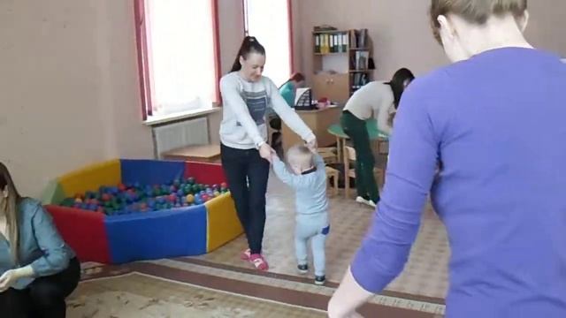 Шагают ножки прямо по дорожке смотреть онлайн