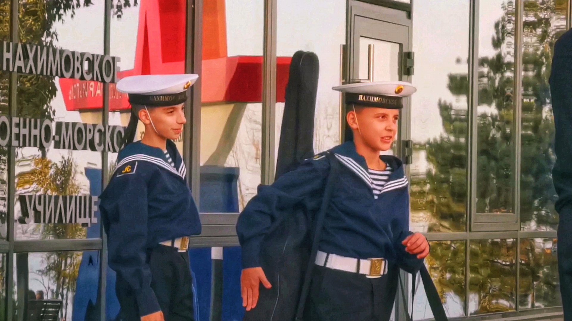 МАРИУПОЛЬ Насыщенные Выходные Курсанты, Море и Левый берег🏰Восстановление и Жизнь города Сегодня смотреть онлайн