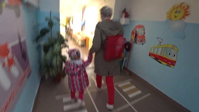 VLOG: первый день в садике/пошли первый раз в садик/слезы, не хотим в садик смотреть онлайн