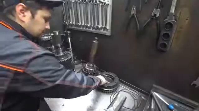 تصليح شنجمان اسكانيا Scania transmission repair смотреть онлайн