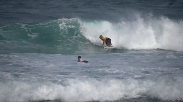 Kelly Slater At Haleiwa смотреть онлайн