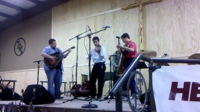 Hell among the yearlings, Charlie Bremer смотреть онлайн