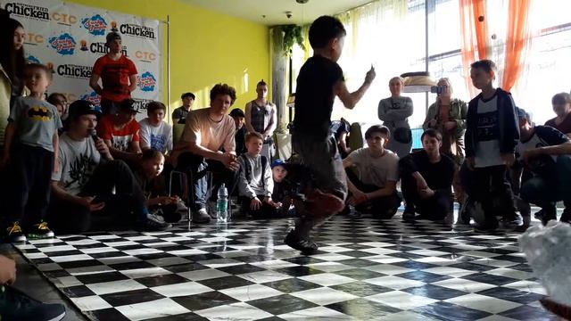 Chicken Battle Kids 4-8 лет 1/2 Турбо Рамазан - Фатыхов Эмиль смотреть онлайн