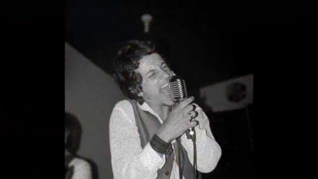 Banda Custom - She ill break all your bones смотреть онлайн
