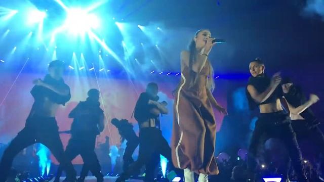 Ariana Grande - Into You ( Live @ Meo Arena Lisboa ) 11.o6.17 смотреть онлайн