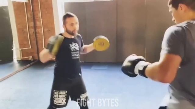 Dmitry Bivol Mitt Work Training with Dmitry Kirillov смотреть онлайн