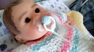 Куколка беби Анабель раскрасила бровки и волосики.