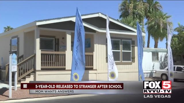 Mom says stranger took 5-year-old daughter from CCSD school смотреть онлайн
