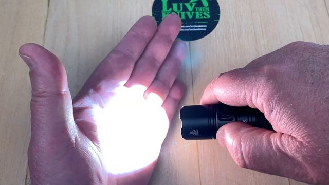 Sofirn SP35 2000 Lumen flashlight Solid performance and a budget friendly price ! смотреть онлайн