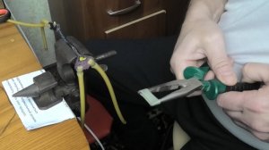 Рыбалка с рогаткой Два способа установки резины на рогатку