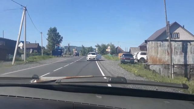 Не могли разьехаться на ровдой дороге в Шалыме