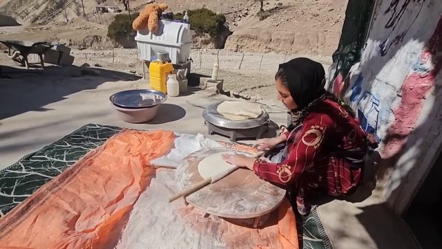 Exploring the Traditional Life of a Nomadic Family in the Mountains смотреть онлайн
