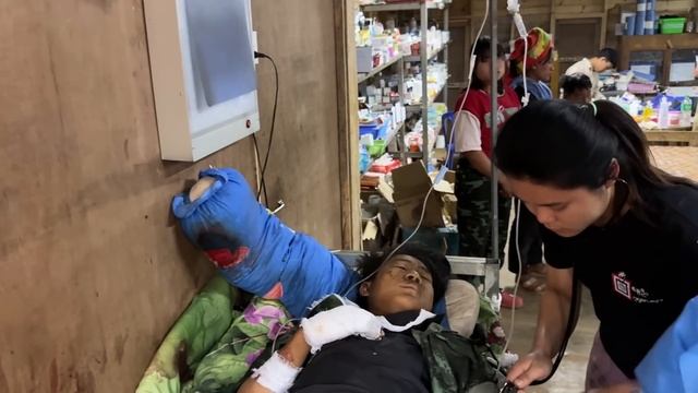 Saving LIVES in the Jungle! смотреть онлайн