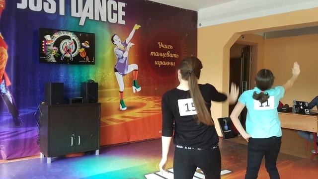 Школьный турнир по Just Dance смотреть онлайн
