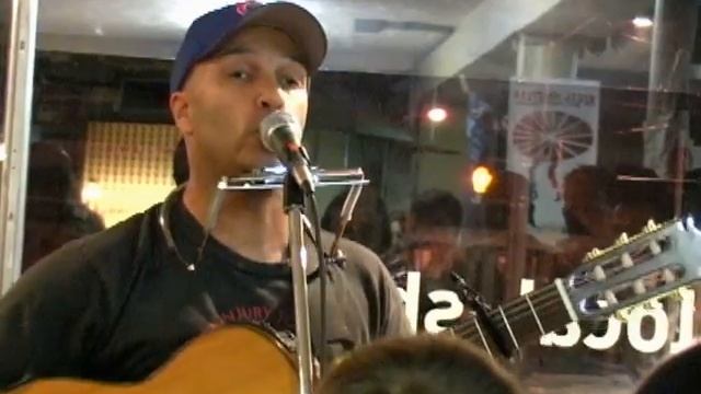 Tom Morello - Guerilla Radio (Acoustic)