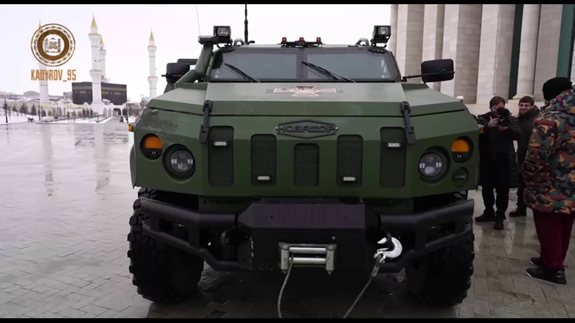 Трофейная украинская бронемашина "Новатор" в Грозном смотреть онлайн