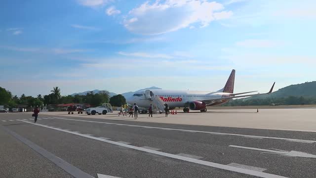 АЭРОПОРТ КУАЛА ЛУМПУР KUL KLIA KLIA2 ТРАНЗИТНАЯ ОСТАНОВКА . КАК ПРОВЕСТИ ВРЕМЯ ? смотреть онлайн