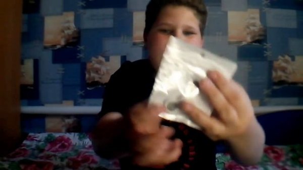 Неадекватный школьник делает обзор на спиннер (реакция на школьников #1)