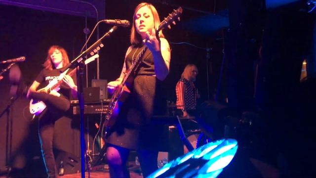 Sleater-Kinney - Price Tag 12/16/15 last night of tour @Market Hotel смотреть онлайн