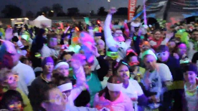 Biggest Harlem Shake - Glow Run 5k at Remington Park by Dina Myers смотреть онлайн